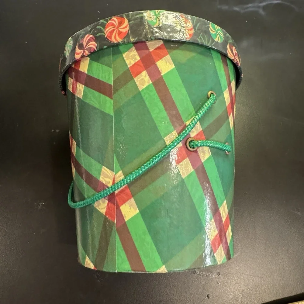 Vintage Round Christmas Gift Box Reusable‎ Hat Storage Green White Plaid