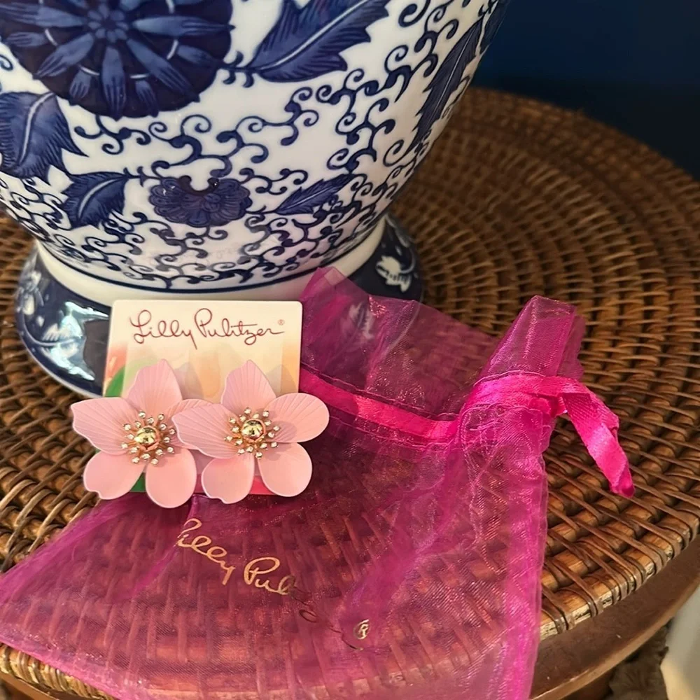 NWT Lilly Pulitzer Pierced Oversized Orchid Earrings in 