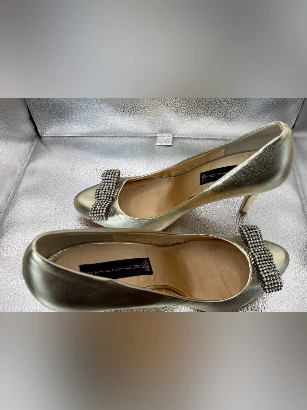 Steven by Steve Madden champagne gold stiletto pumps with rhinestone bow size 9