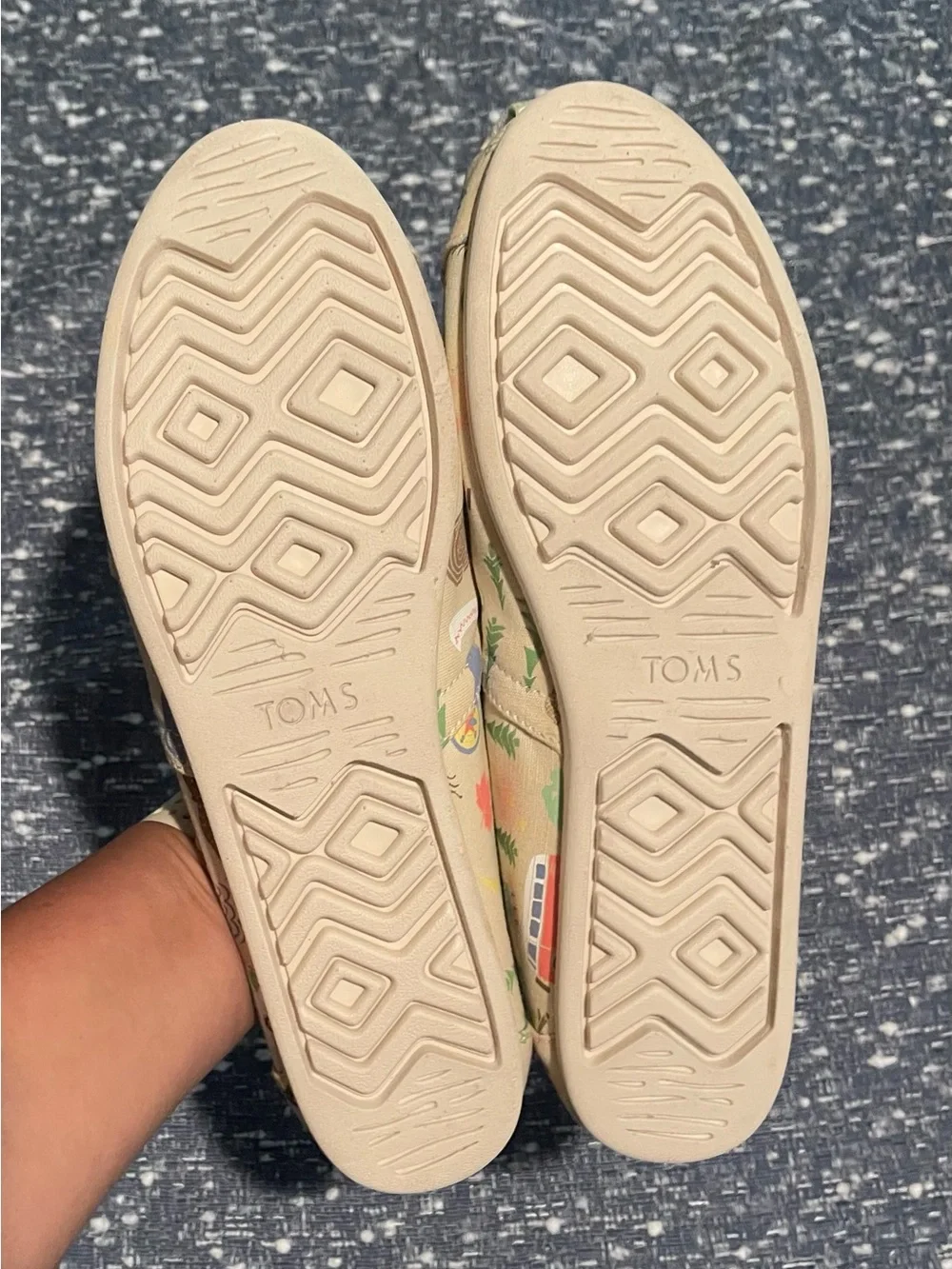Toms women’s happy