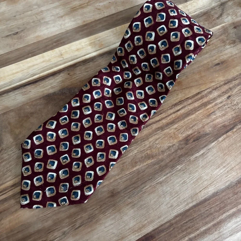 Lands' End Classic Men's Necktie Burgundy Medallion Pattern 100% Silk W3.5