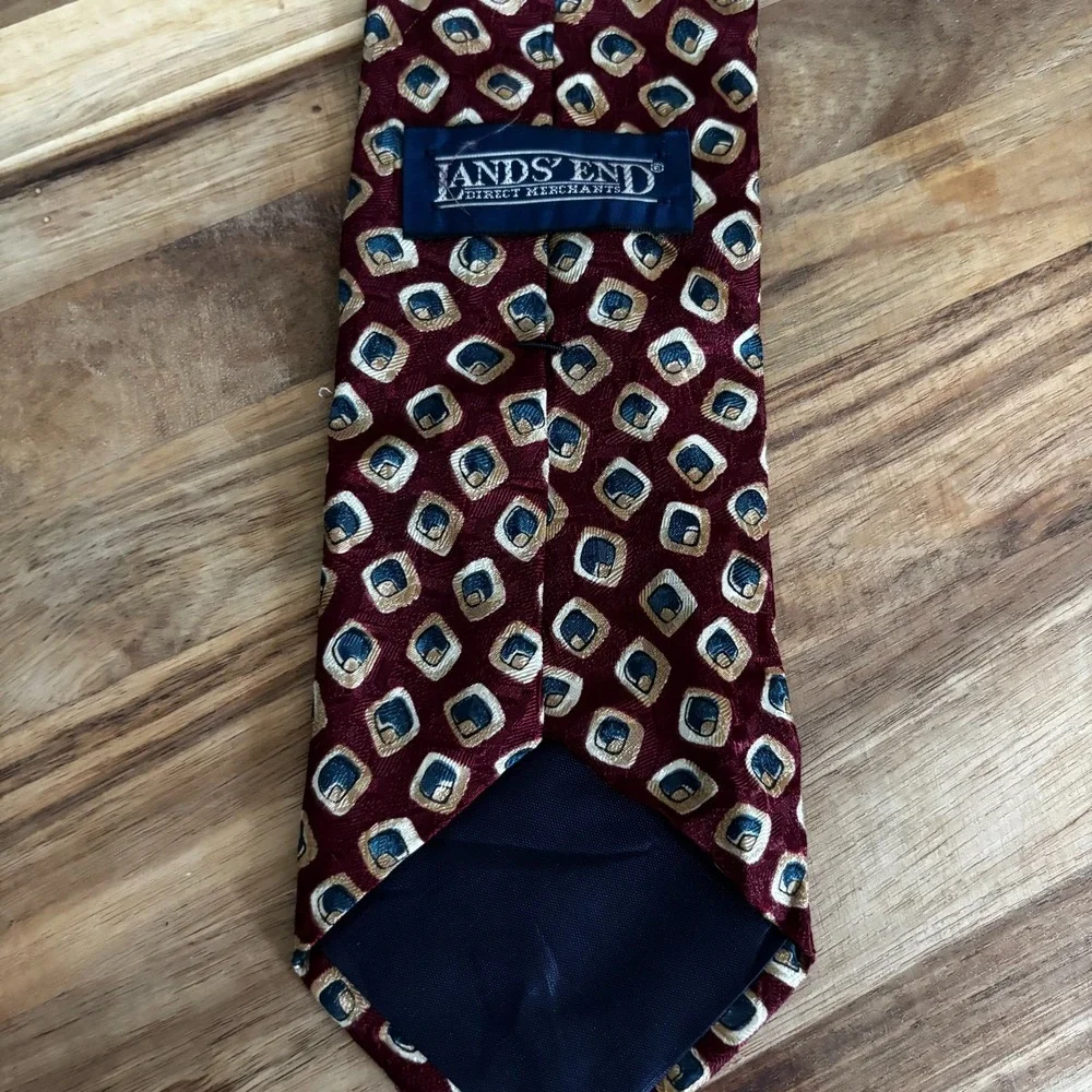 Lands' End Classic Men's Necktie Burgundy Medallion Pattern 100% Silk W3.5