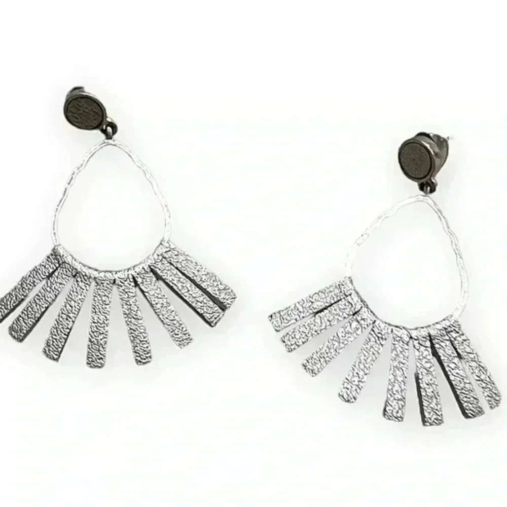 NWOT UNIQUE SILVER STUD EARRINGS