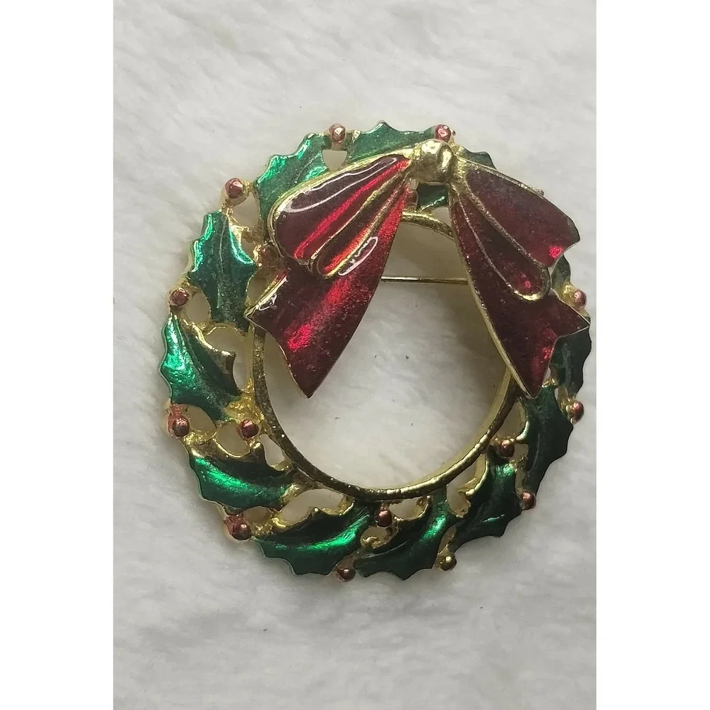 Unbranded safety brooch if