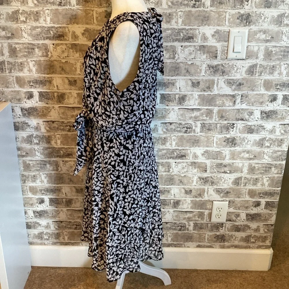 Karin Steven’s sleeveless black/white patterned lined dress. Tie at neck & waist