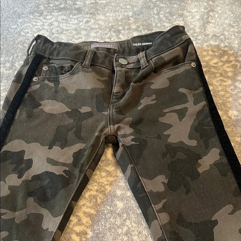DL1961 CLOE KIDS Camo Skinny Jeans with Black Side Stripe IN VELVET SIZE 8