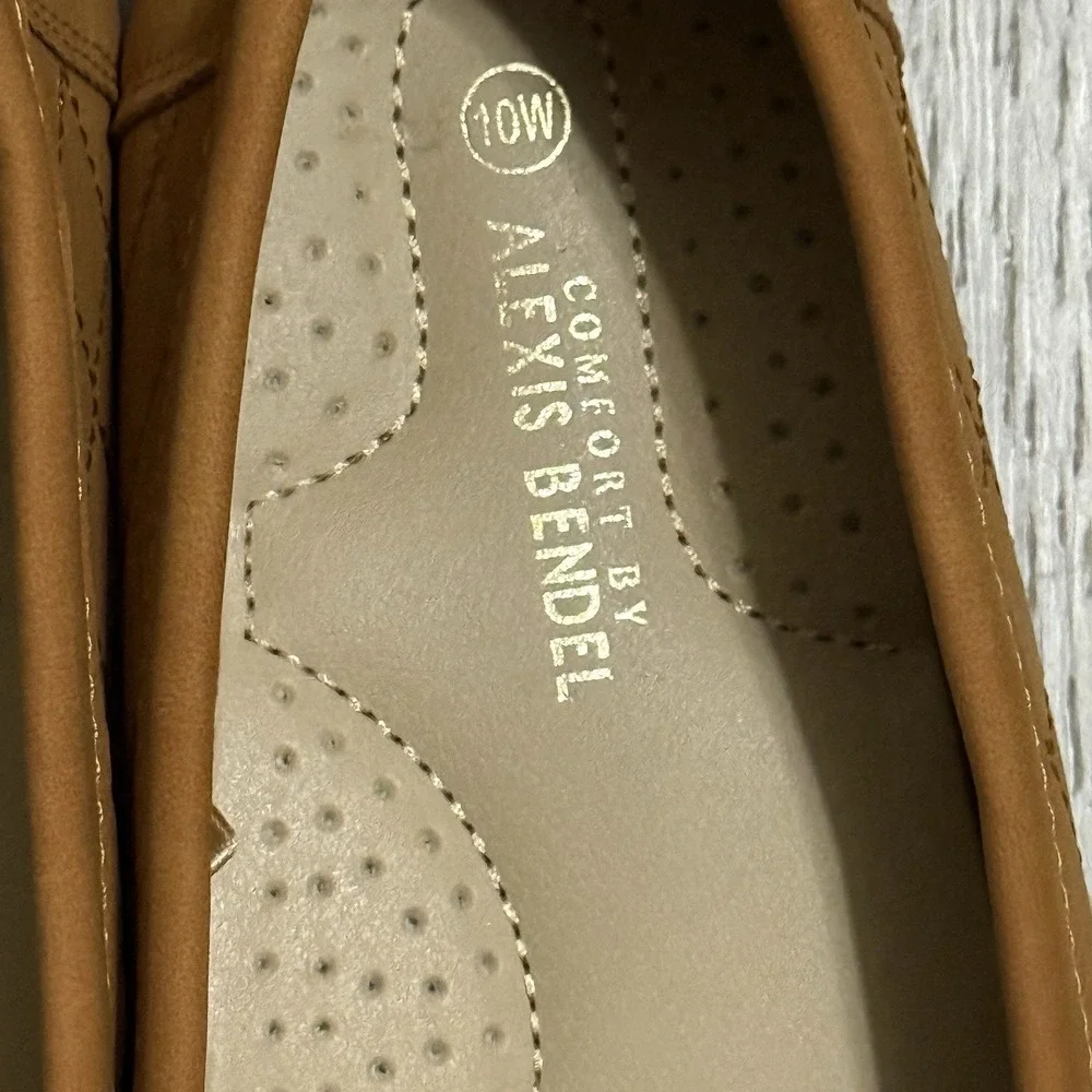 Alexis Bendel classic comfortable
