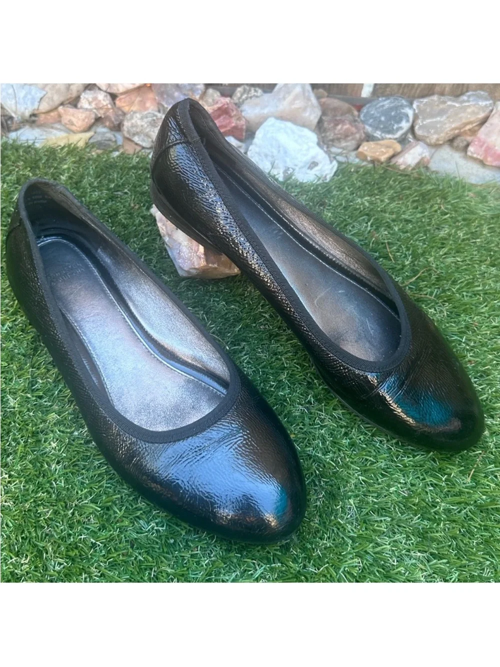 Johnston & Murphy sleek size subtle