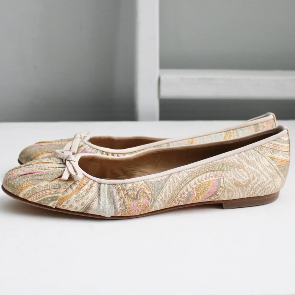 Stuart Weitzman reposhing this