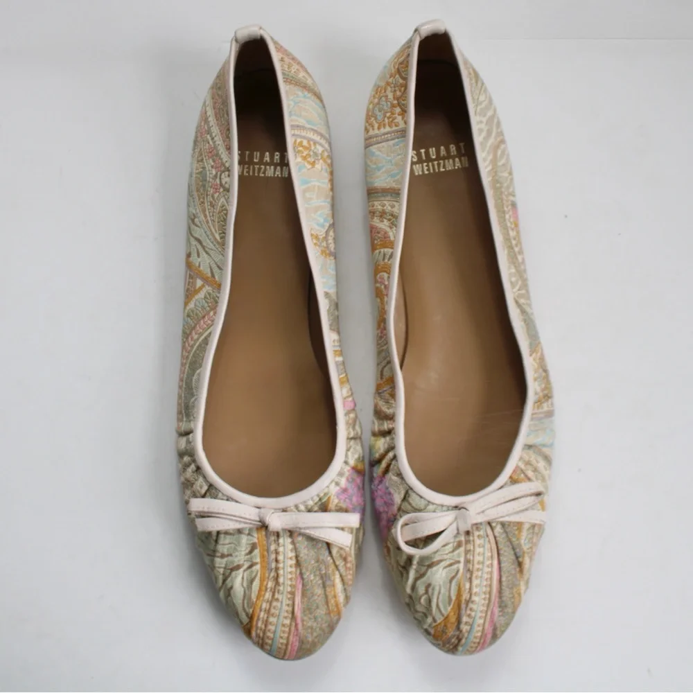 Stuart Weitzman reposhing this