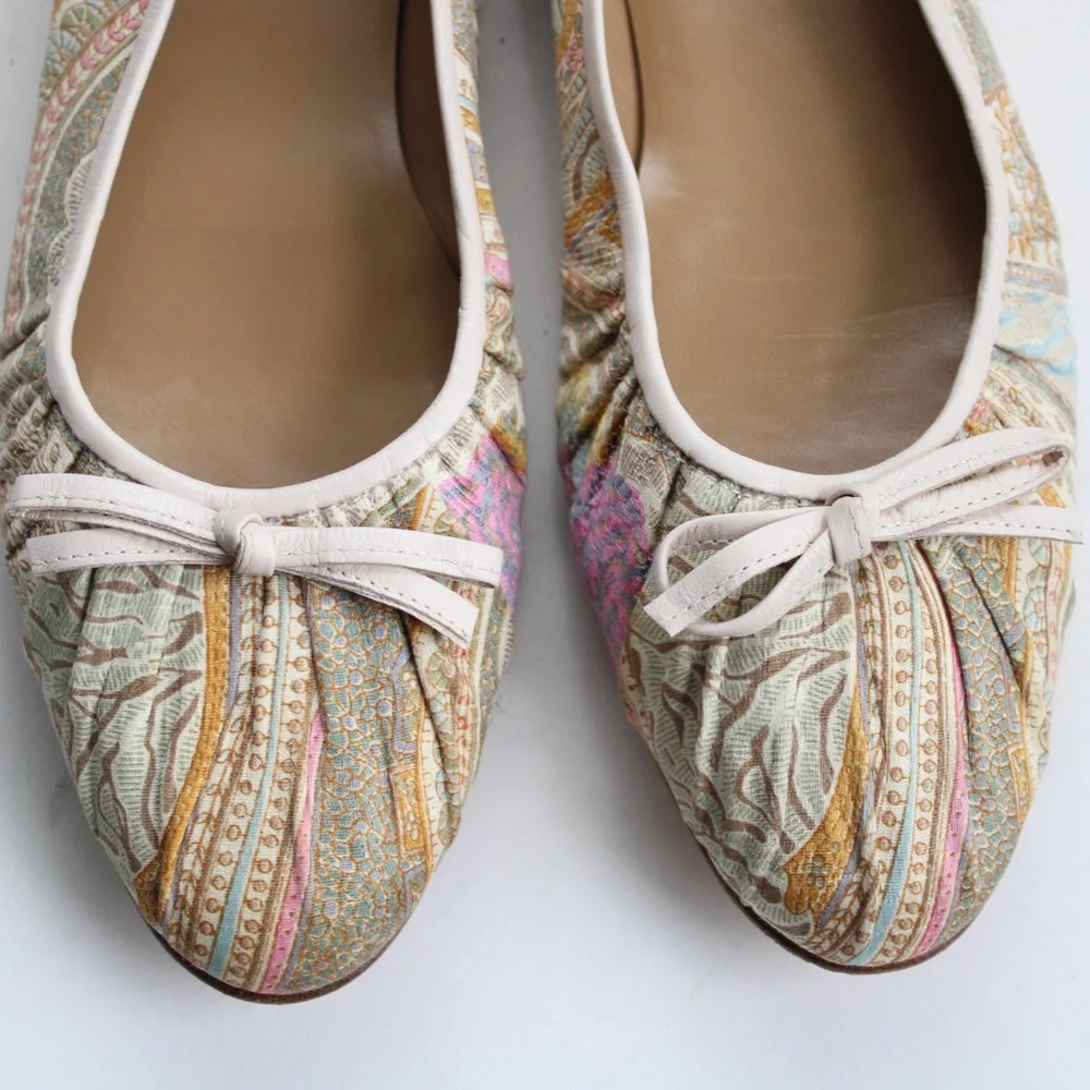 Stuart Weitzman reposhing this