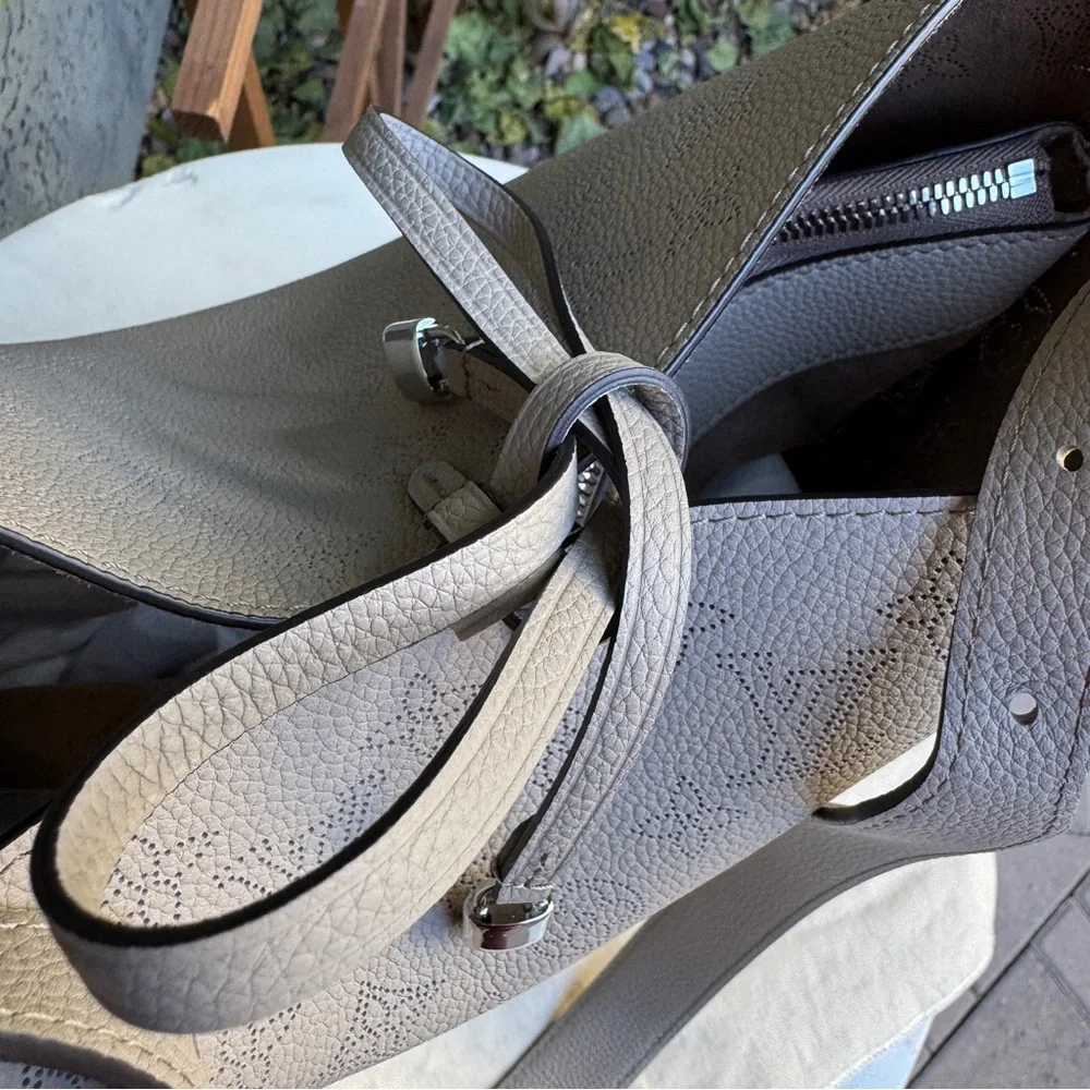 Louis Vuitton Mahina Leather Flore Bucket Shoulder Bag