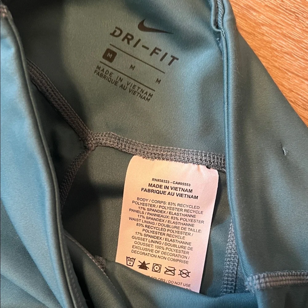 Nike Girl’s Teal Leggings Medium