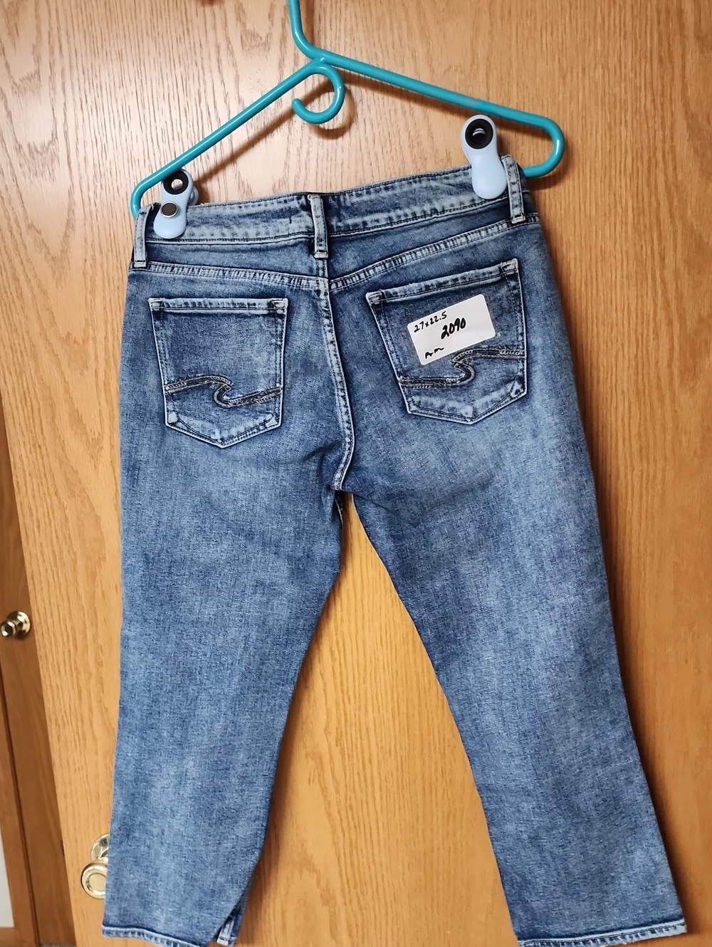 Silver Suki Women's Jean capris 27x22.5 number 2090