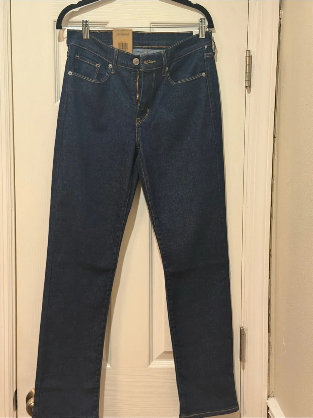 NWT Levi's Women's Slim Straight Jeans in Dark Indigo
