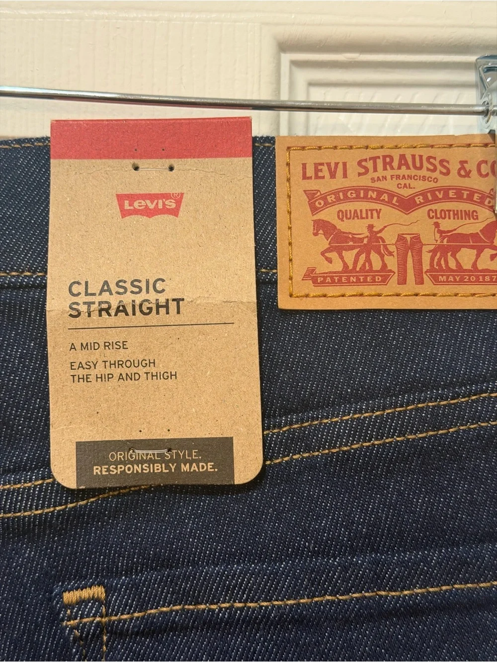 NWT Levi's Women's Slim Straight Jeans in Dark Indigo