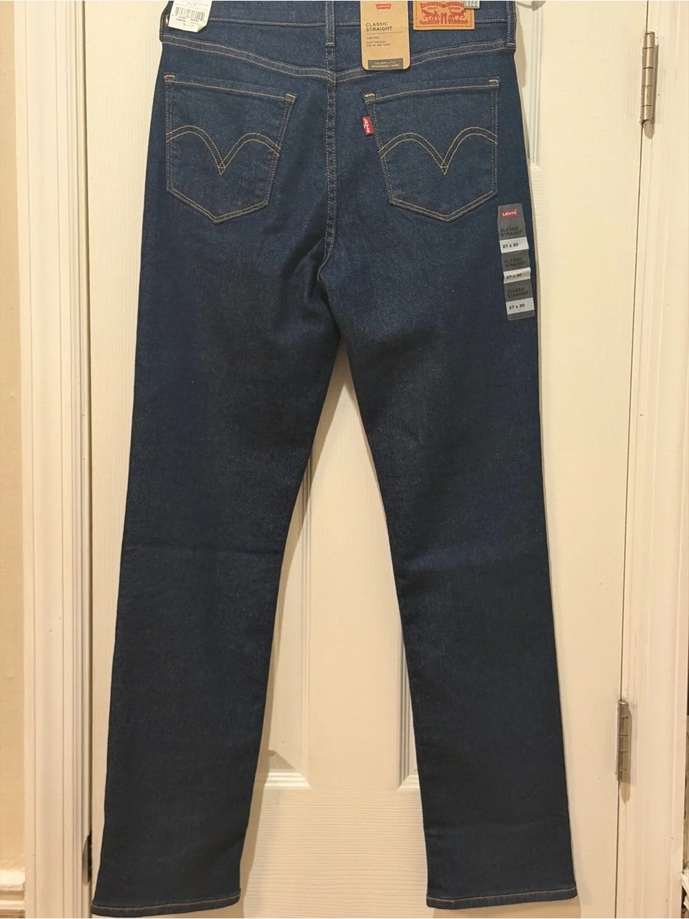 NWT Levi's Women's Slim Straight Jeans in Dark Indigo
