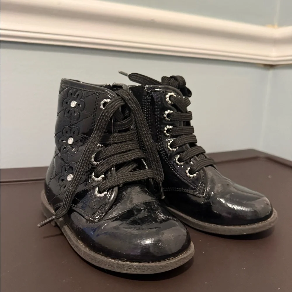 dELiA*s Shiny Black Kids Boots in Good Used Condition Size Eight Toddler
