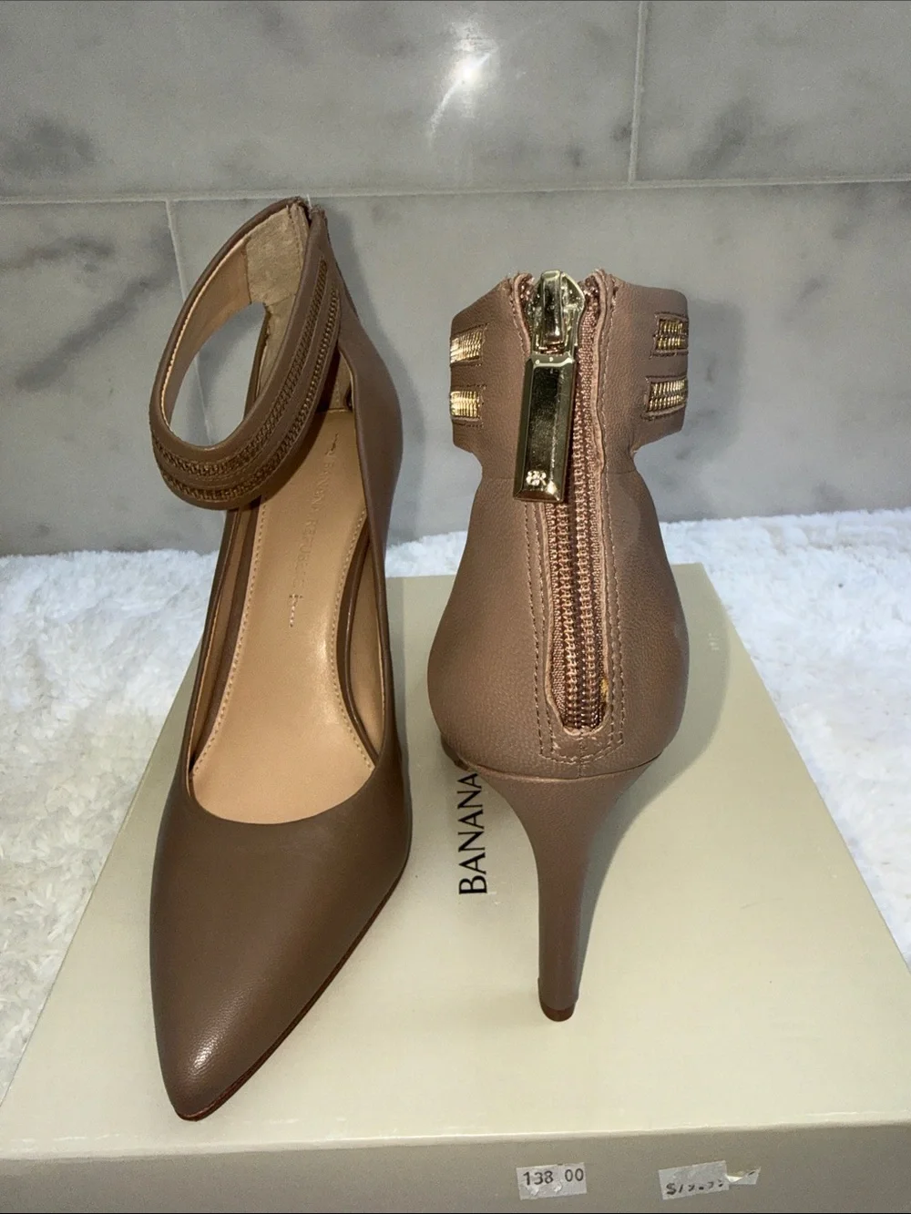 Banana Republic sleek pointed