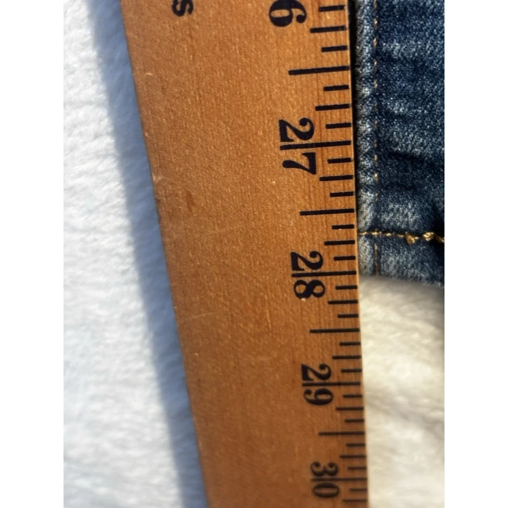 Levis‎ Jeans Womens 6 Blue Denim Classic Straight Medium Wash Pocket 28x28