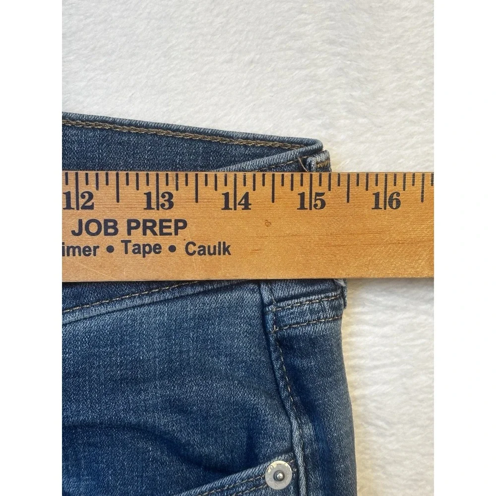 Levis‎ Jeans Womens 6 Blue Denim Classic Straight Medium Wash Pocket 28x28