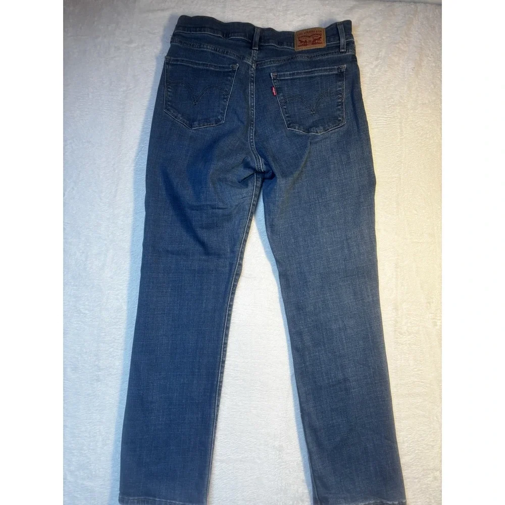 Levis‎ Jeans Womens 6 Blue Denim Classic Straight Medium Wash Pocket 28x28