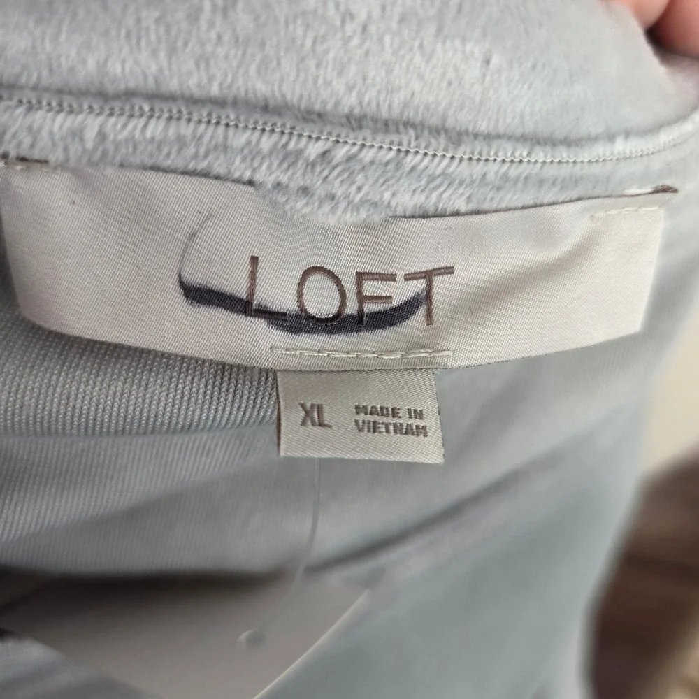 NWT‎ LOFT Womens Light Grey Velvet Puff Sleeve Top Crew Neck XL