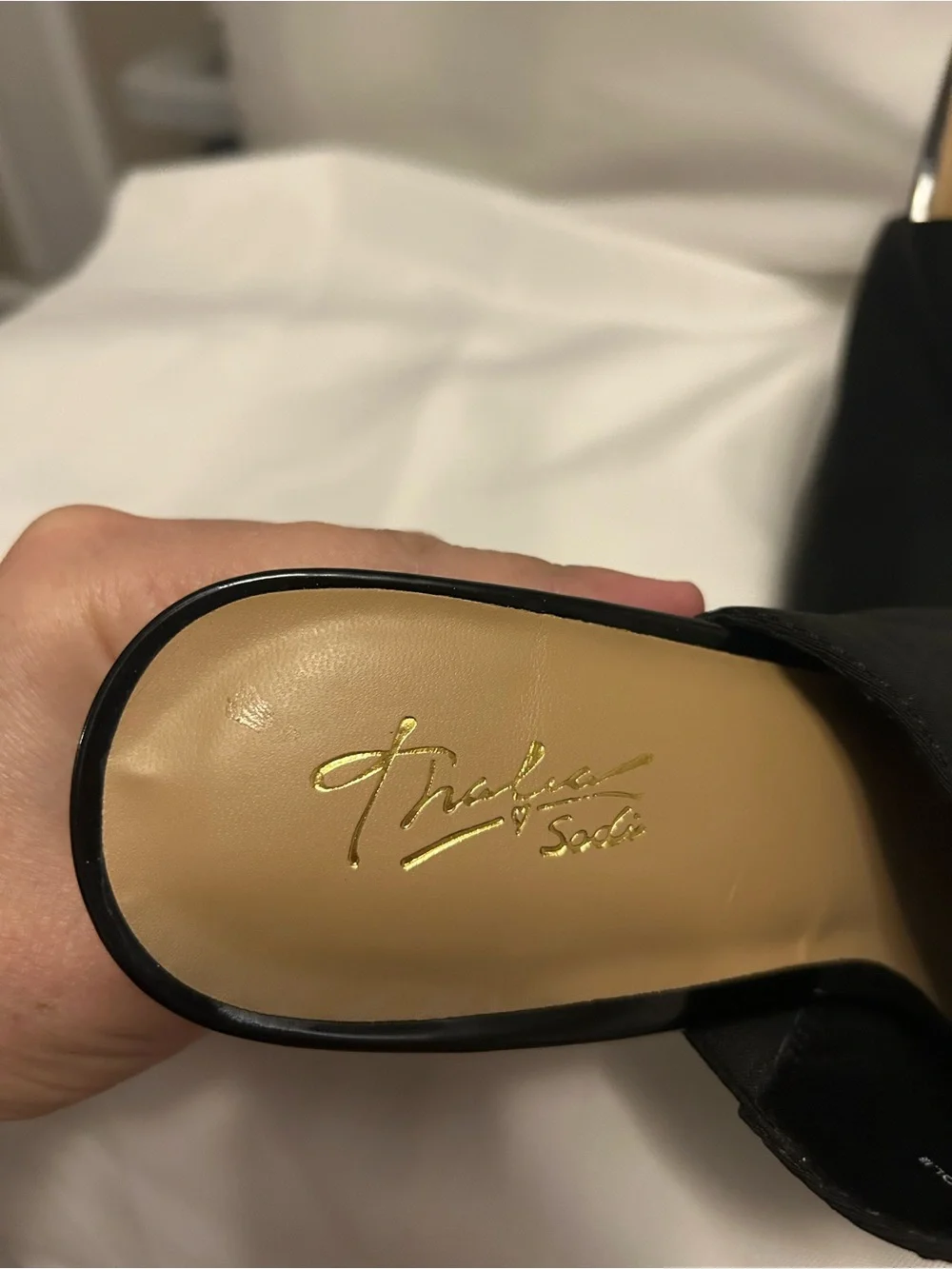 Thalia Sodi chic black