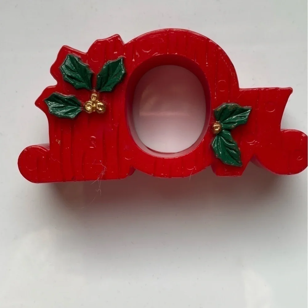 Crate&Barrel Holiday Red Green Gold Plastic Resin Noel Joy Napkin Rings Set of 4