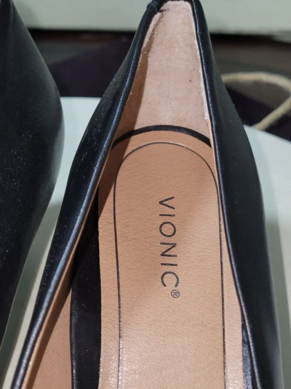 Vionic black leather