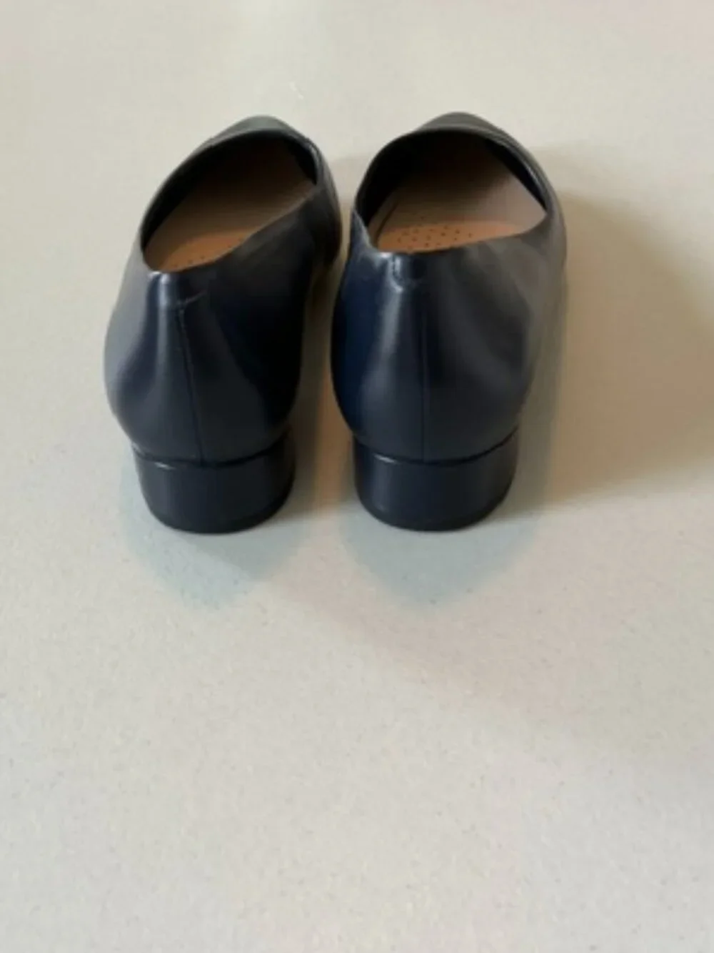 Easy Spirit Leather Flats Navy 8.5  Wide