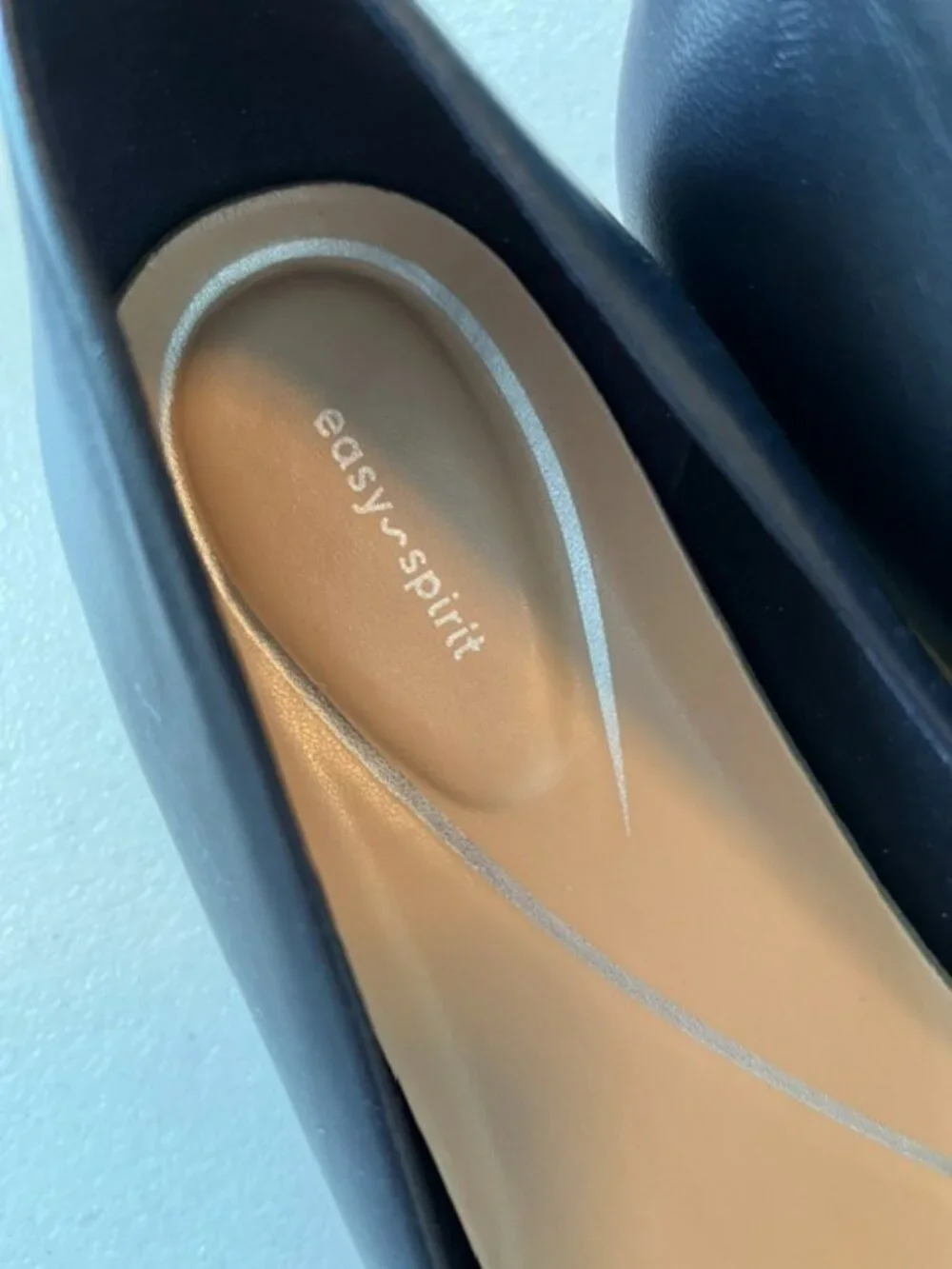 Easy Spirit Leather Flats Navy 8.5  Wide
