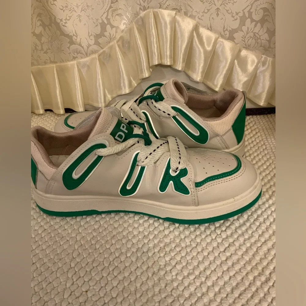 SKATE SHOES