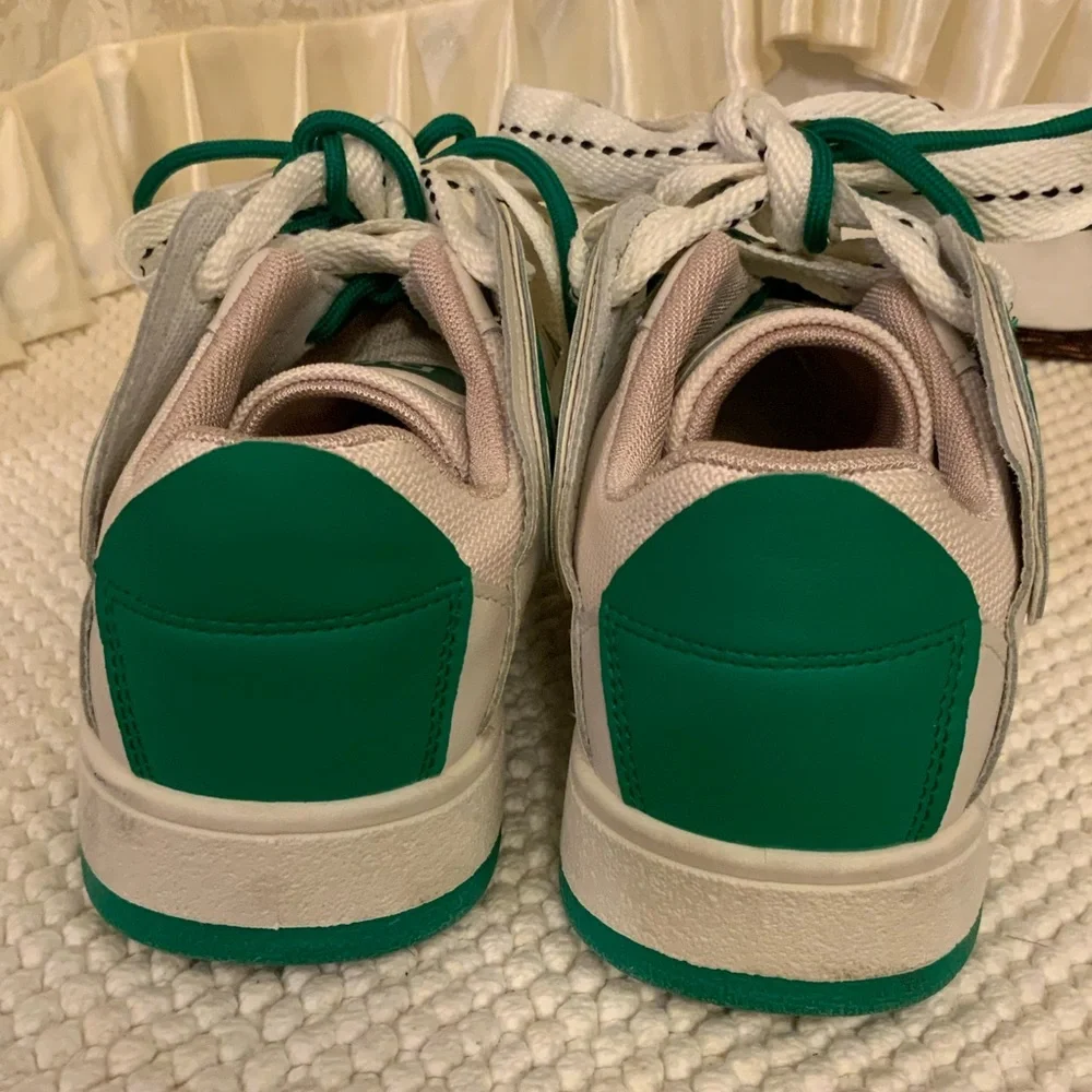 SKATE SHOES