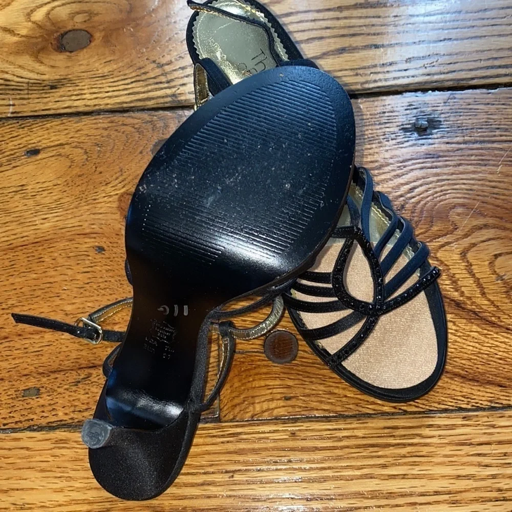 TOUCH of Nina black heels w stone detail size 7