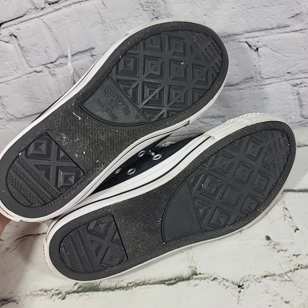 Converse very nice