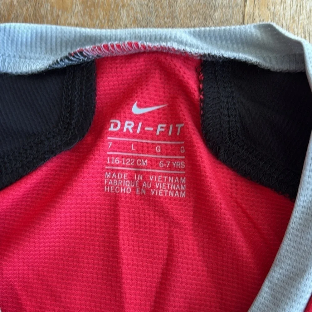 Nike nwt vibrant