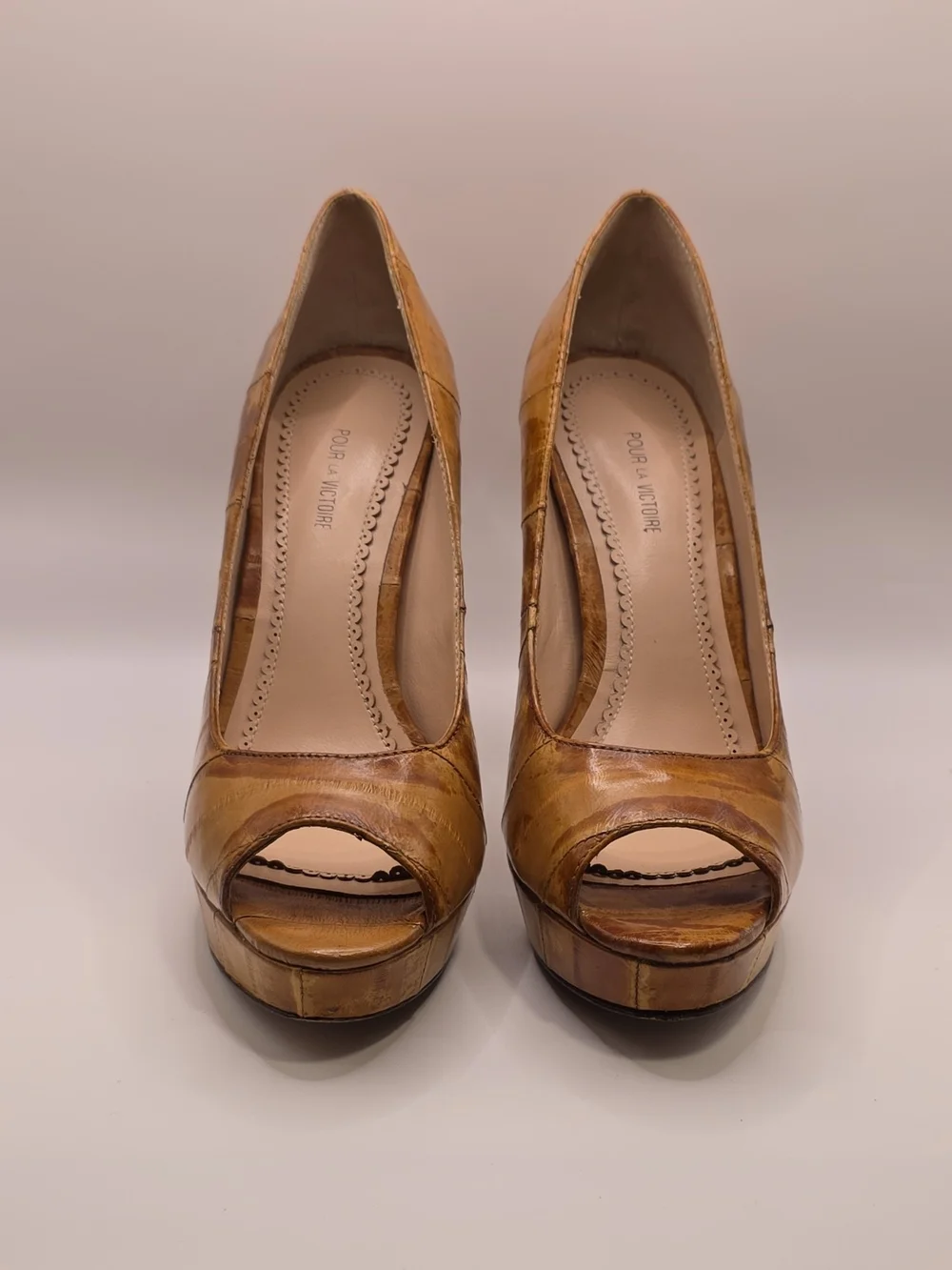 Pour La Victoire Angelie Eel Skin Platform Peep Toe Heels Size 7.5