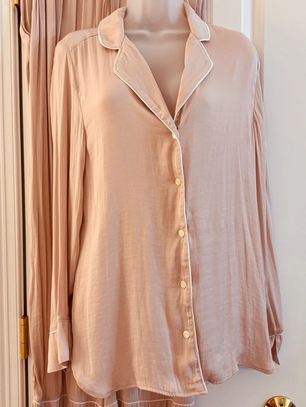 GAP Body Blush Pink Satiny Pajama Set Loungewear Button Up Lightweight L / M EUC