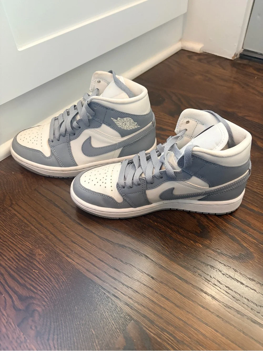 Jordan Air Jordan 1 Mid Men's Sneakers - White & Light Gray