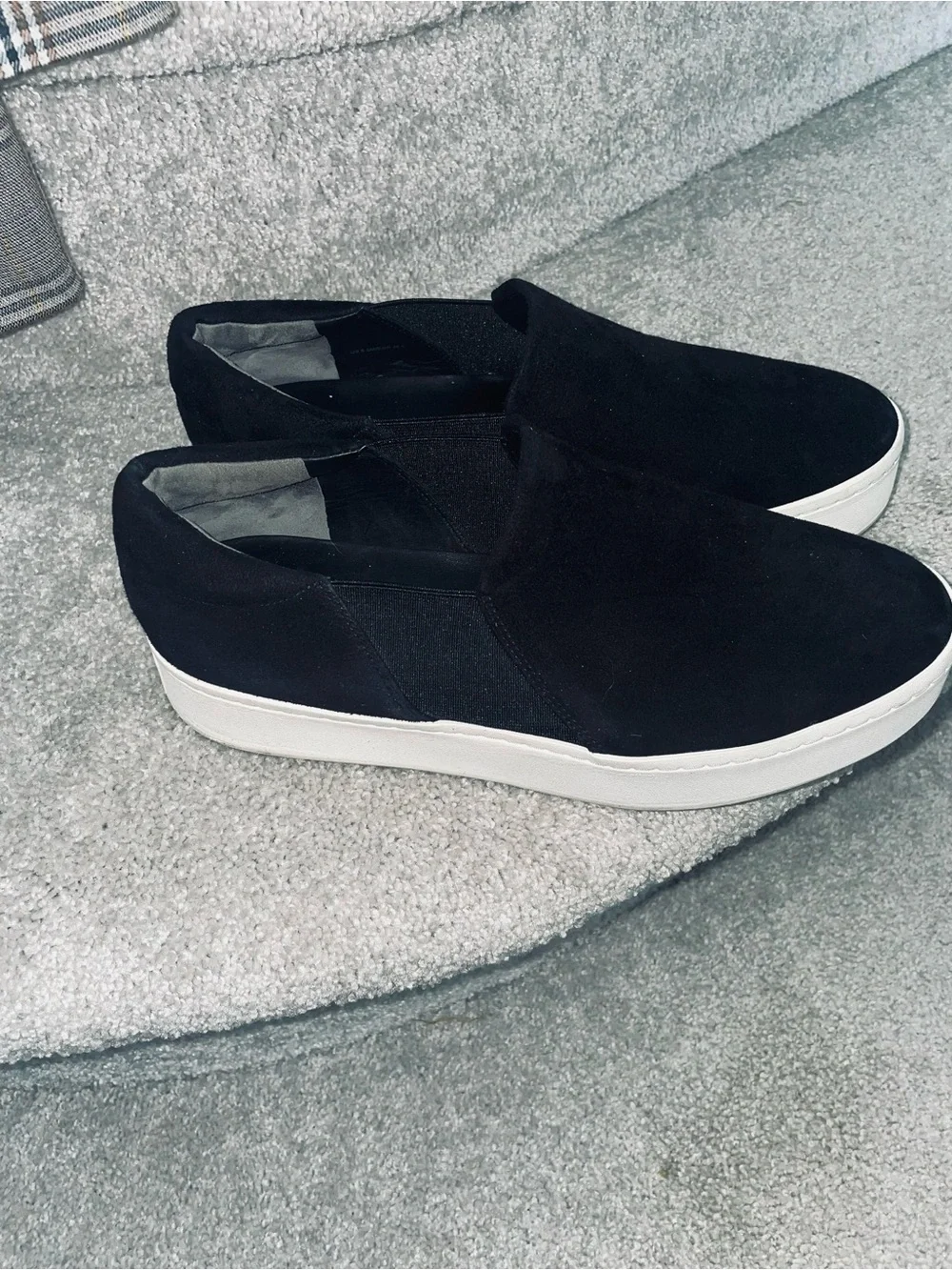 Vince comfortable black