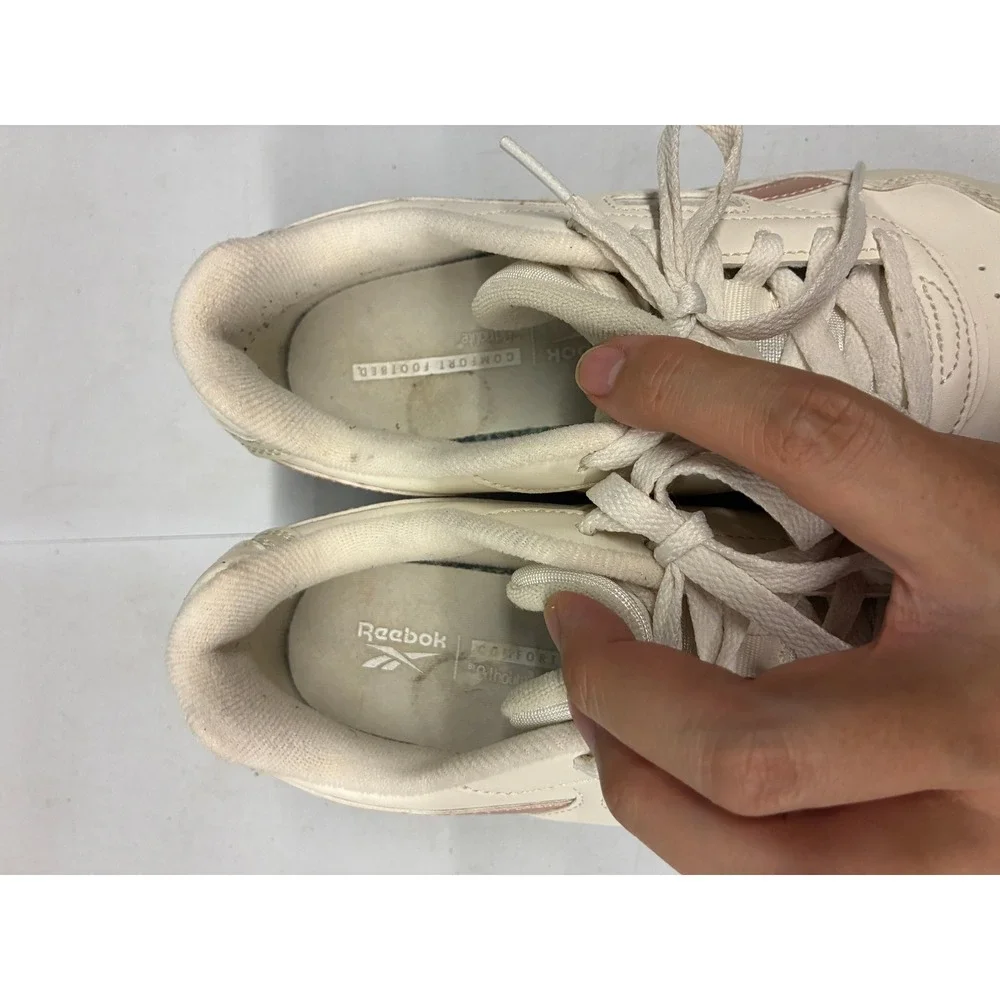 Reebok no visible