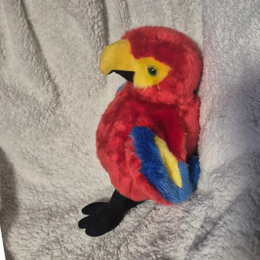 Unipak scarlet macaw