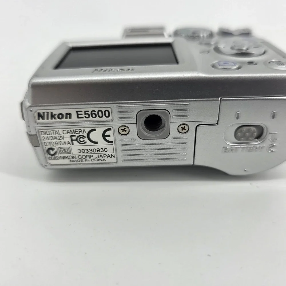 Nikon Coolpix 5600 5.1MP Digital Camera Silver 3x Optical Zoom WORKS
