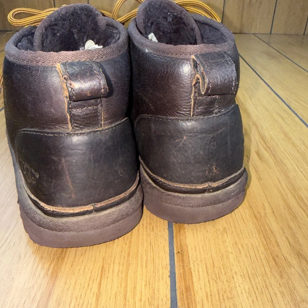UGG neumel leather