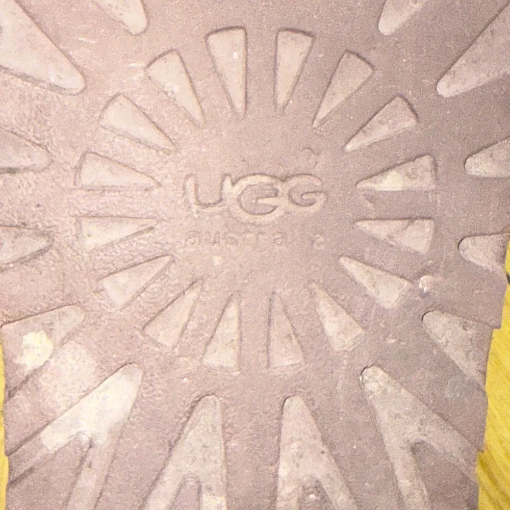 UGG neumel leather