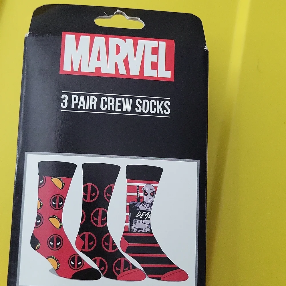 Deadpool Marvel 3 pack crew socks 8-12