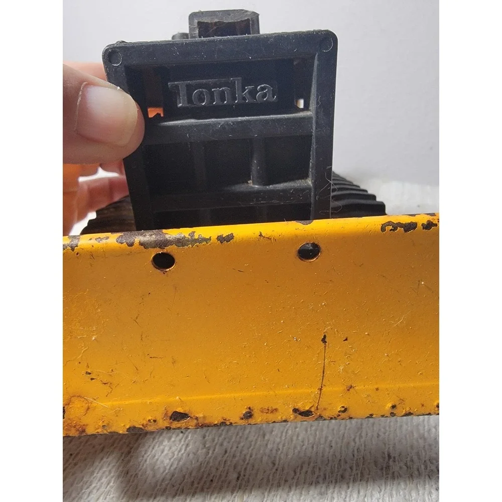 Vintage Tonka T-6 Bulldozer Pressed Steel Crawler Yellow Tractor Rubber Track