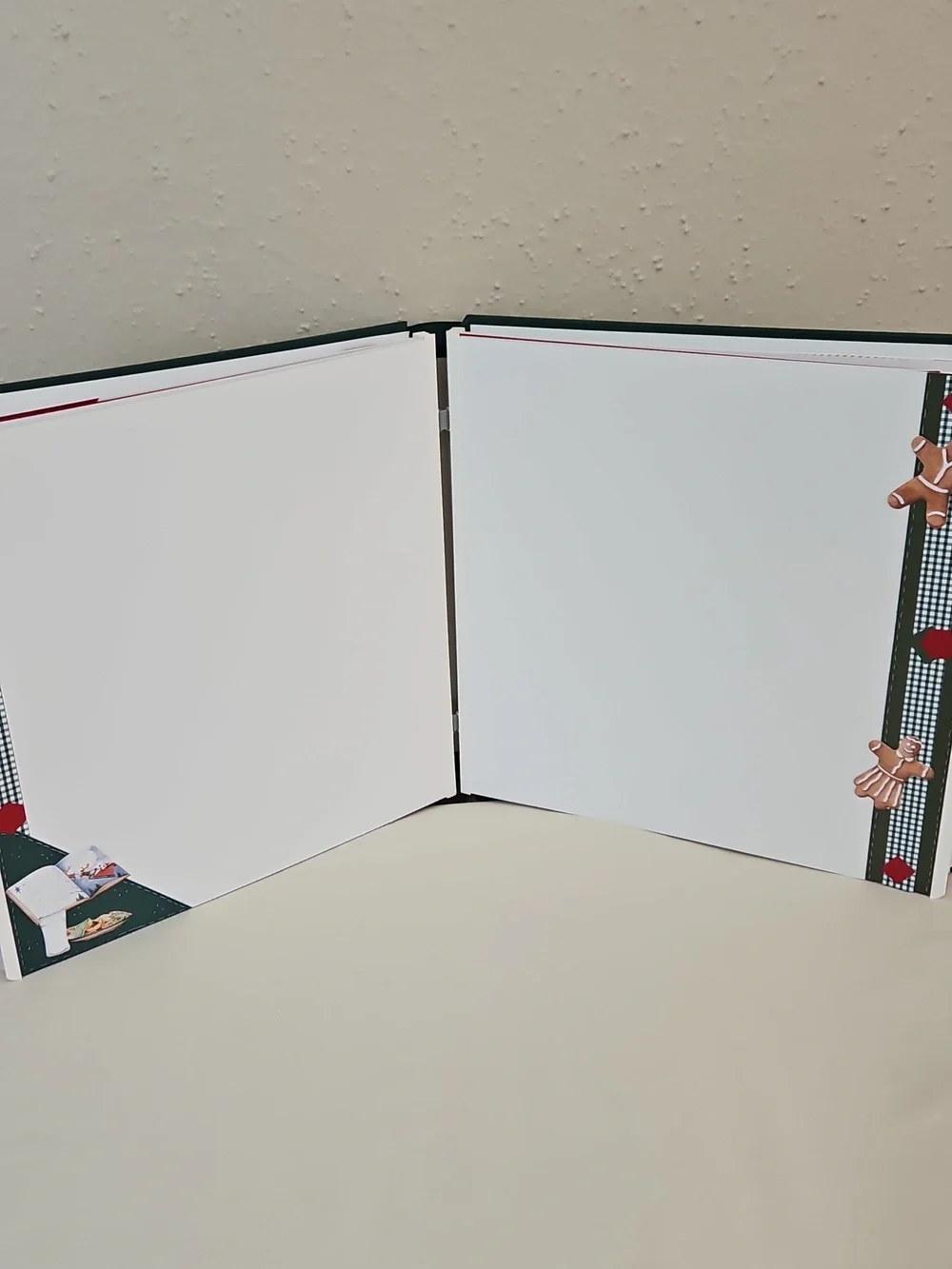 Creative Memories 12x12 Christmas Scrapbook Album Green Pre-Decorated Retired