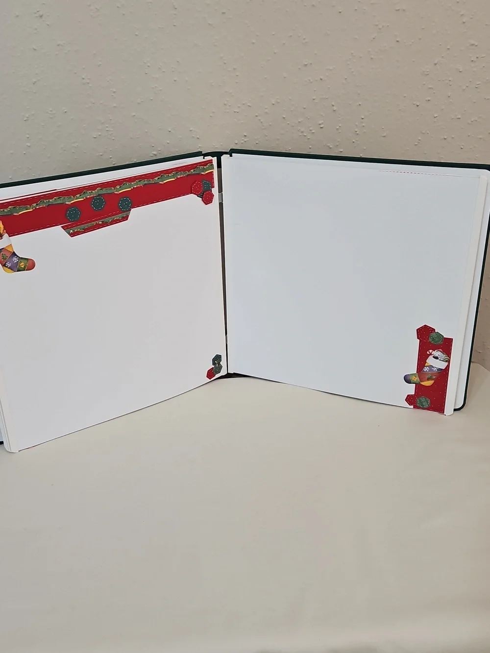 Creative Memories 12x12 Christmas Scrapbook Album Green Pre-Decorated Retired